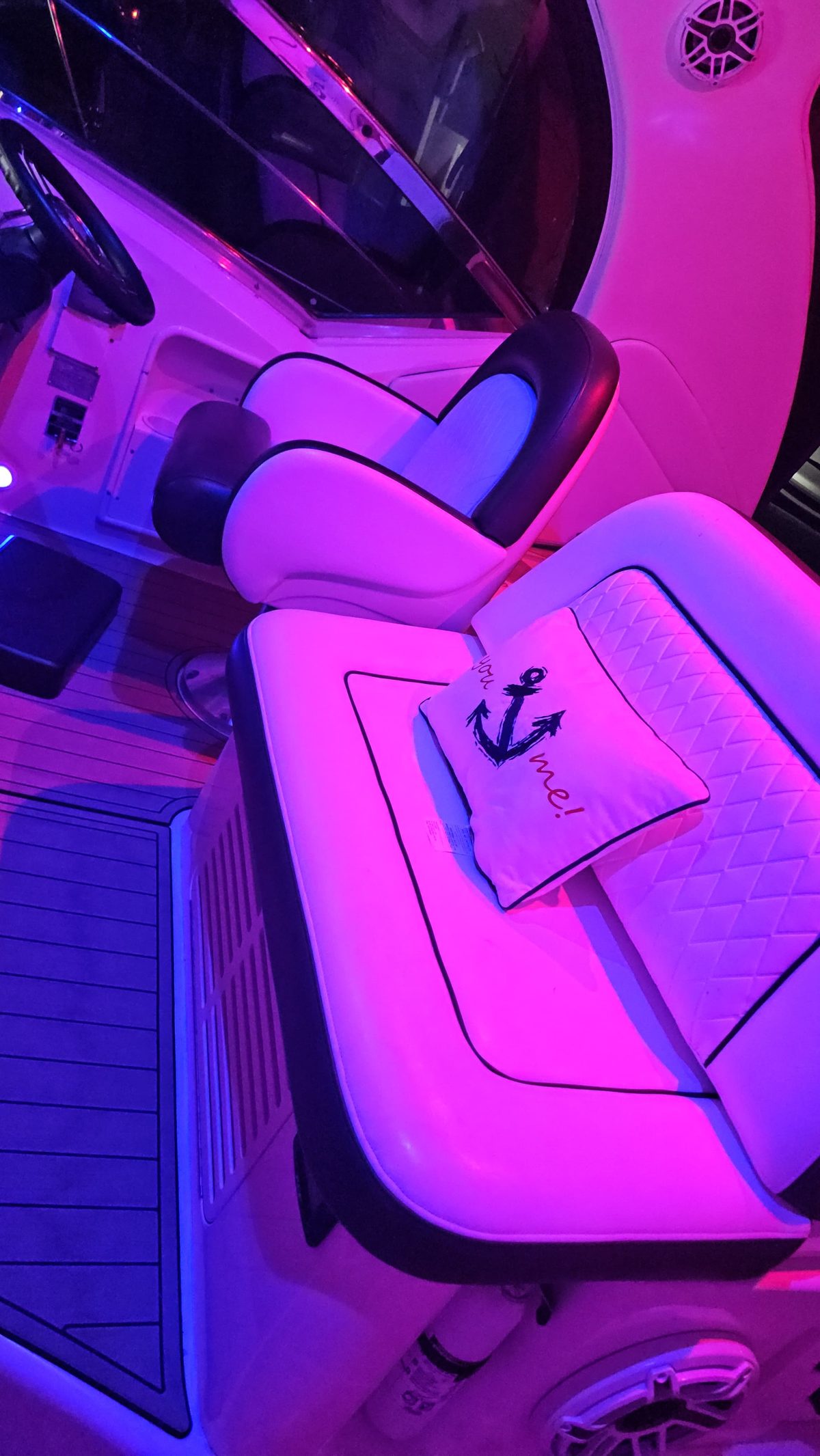 Sea Ray Sundancer cockpit seating close-up