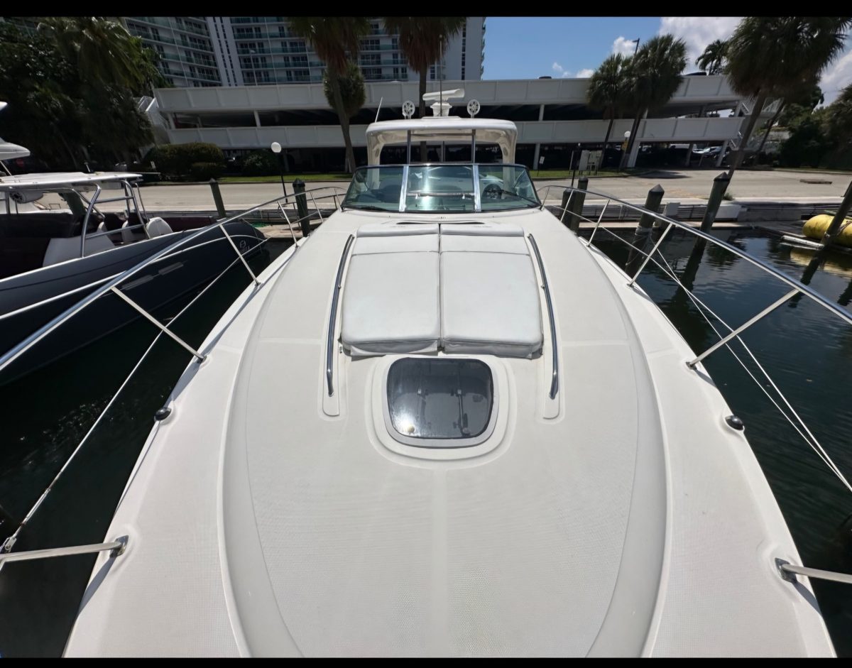 Sea Ray Sundancer bow at the dock