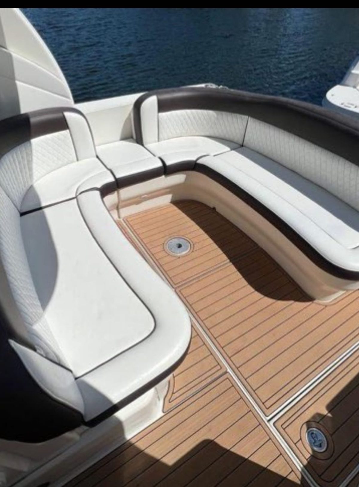 Sea Ray Sundancer cockpit seating